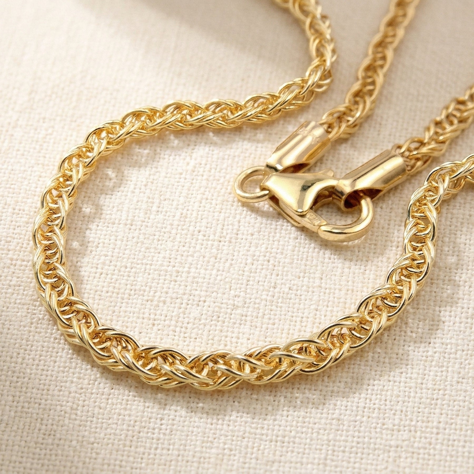 Armband Fantasie – 375er Gold, 3 mm, 19 cm – Detailansicht des Armbands vor neutralem Hintergrund