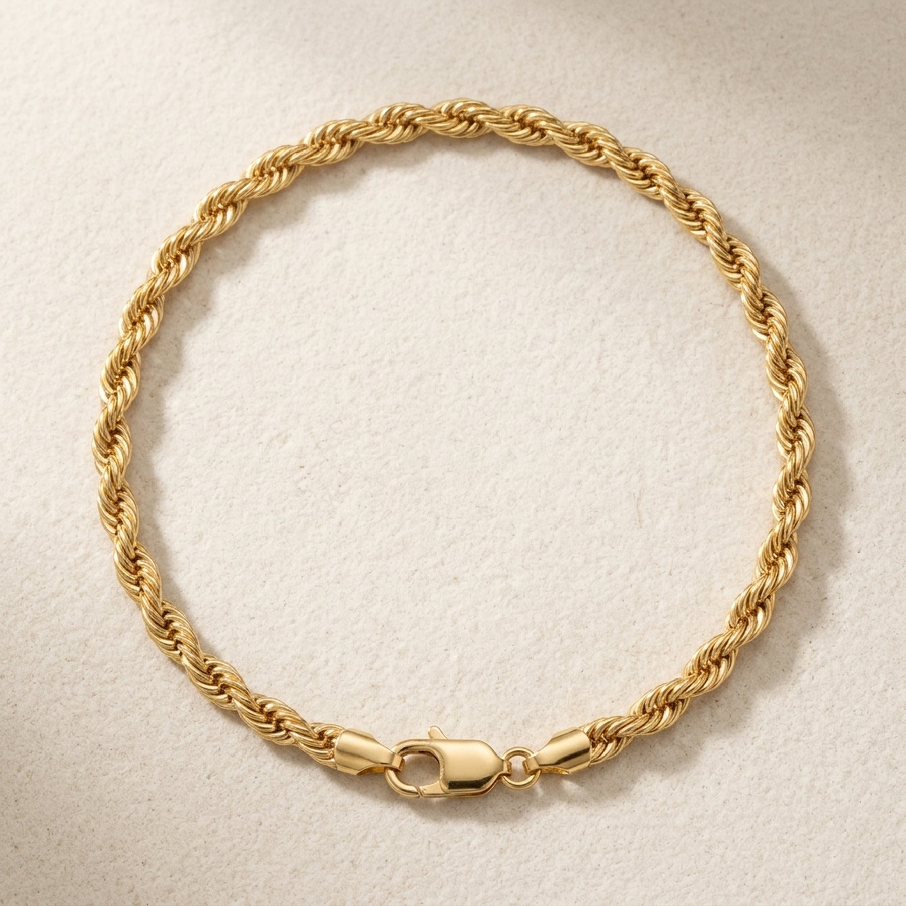 Armband Kordelkette – 375er Gold, 3,3 mm, 21 cm – Detailansicht des Armbands vor neutralem Hintergrund
