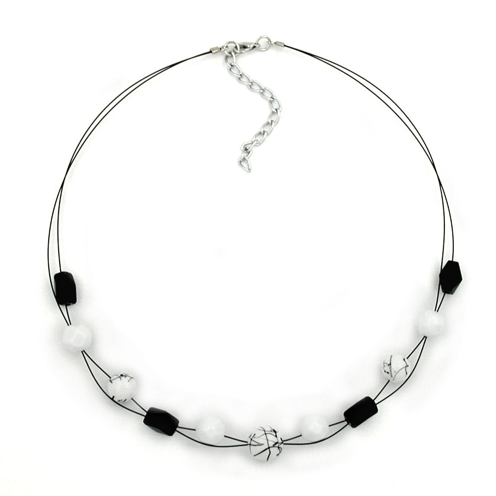 Kette, Perle weiß mit Fäden verschiedene Farben