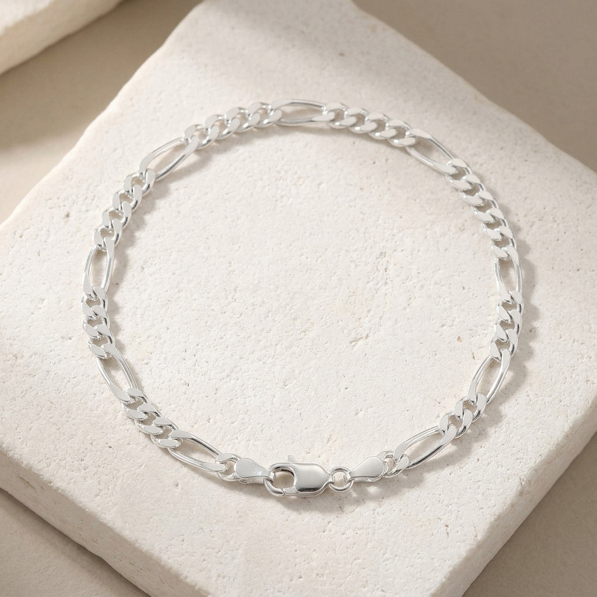 Armband Figarokette – 925er Silber, ca. 2 mm – Detailansicht des Armbands vor neutralem Hintergrund