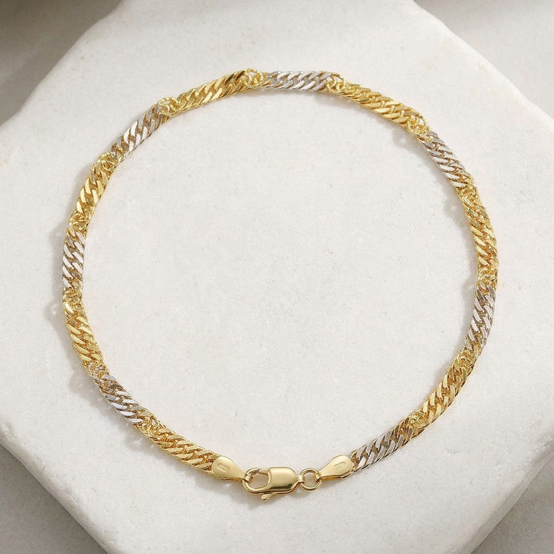 Armband Singapur bicolor – 585er Gold, 1,8 mm, 19 cm – Detailansicht des Armbands vor neutralem Hintergrund