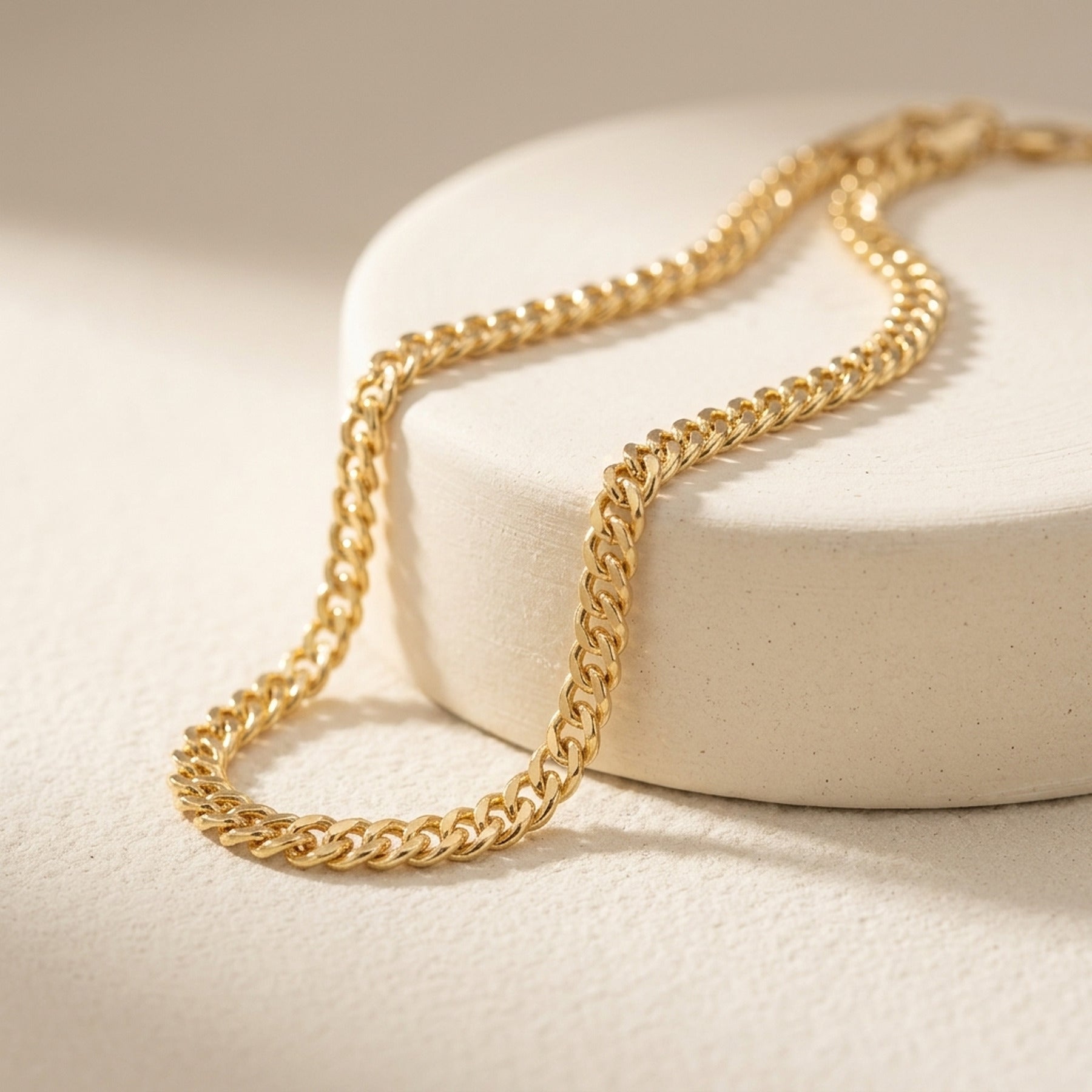 Armband Singapurkette – 333er Gold, 1,8 mm, 19 cm – Detailansicht des Armbands vor neutralem Hintergrund
