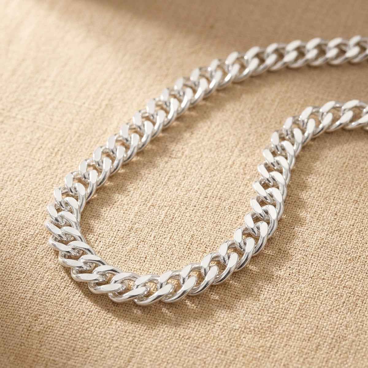 Zwillingspanzerkette – 925er Silber, 6 mm – Detailansicht des Kettes vor neutralem Hintergrund